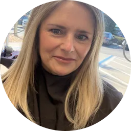 Lynn Wonders - Therapist & Coach